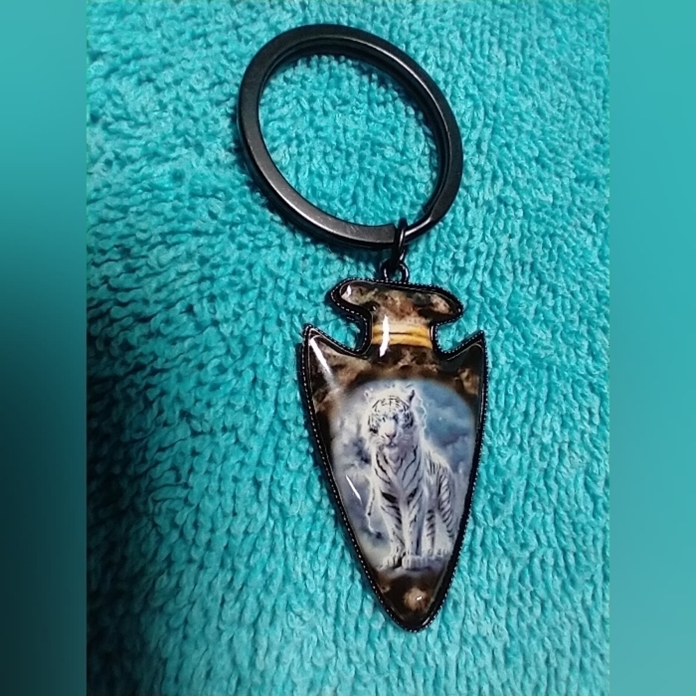Black keychain white tiger lightning storm jewelry - Picture 2 of 3